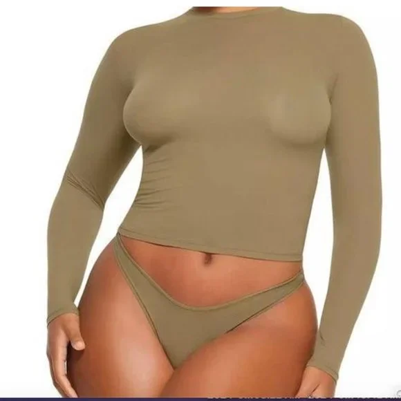 (2436) NWT SKIMS Long Sleeve Cropped Turtleneck in DESERT Sz 2X - Picture 1 of 4